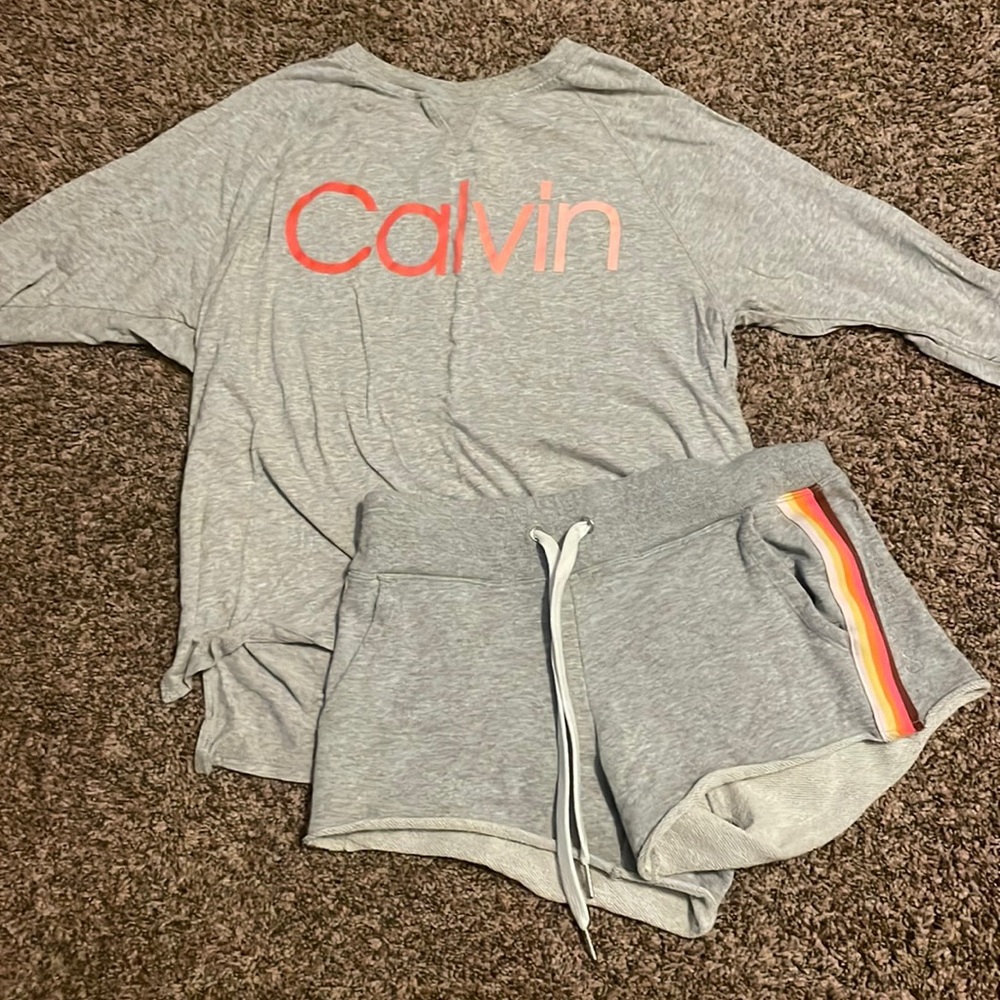 I am selling a Calvin Klein set that is sunset colors and is in good quality